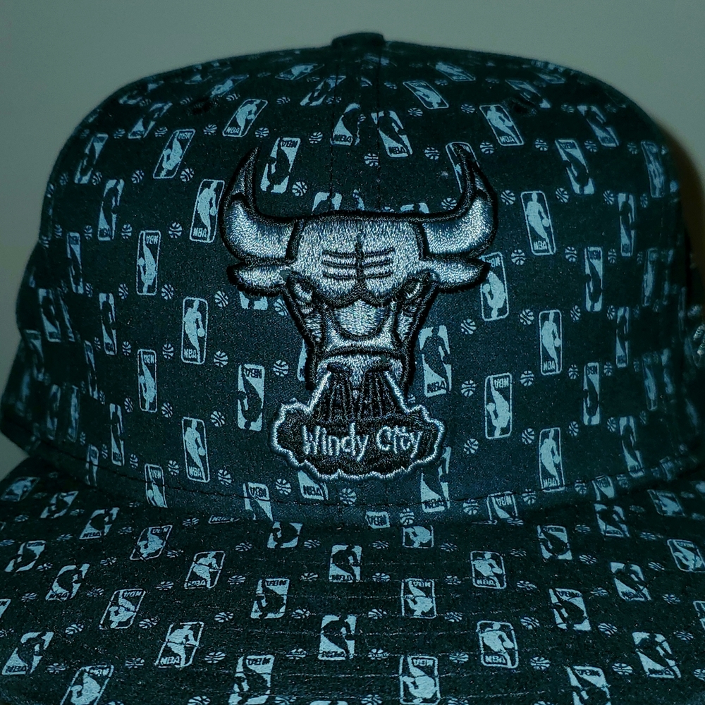 Brand new! New era limited edition bulls hat!